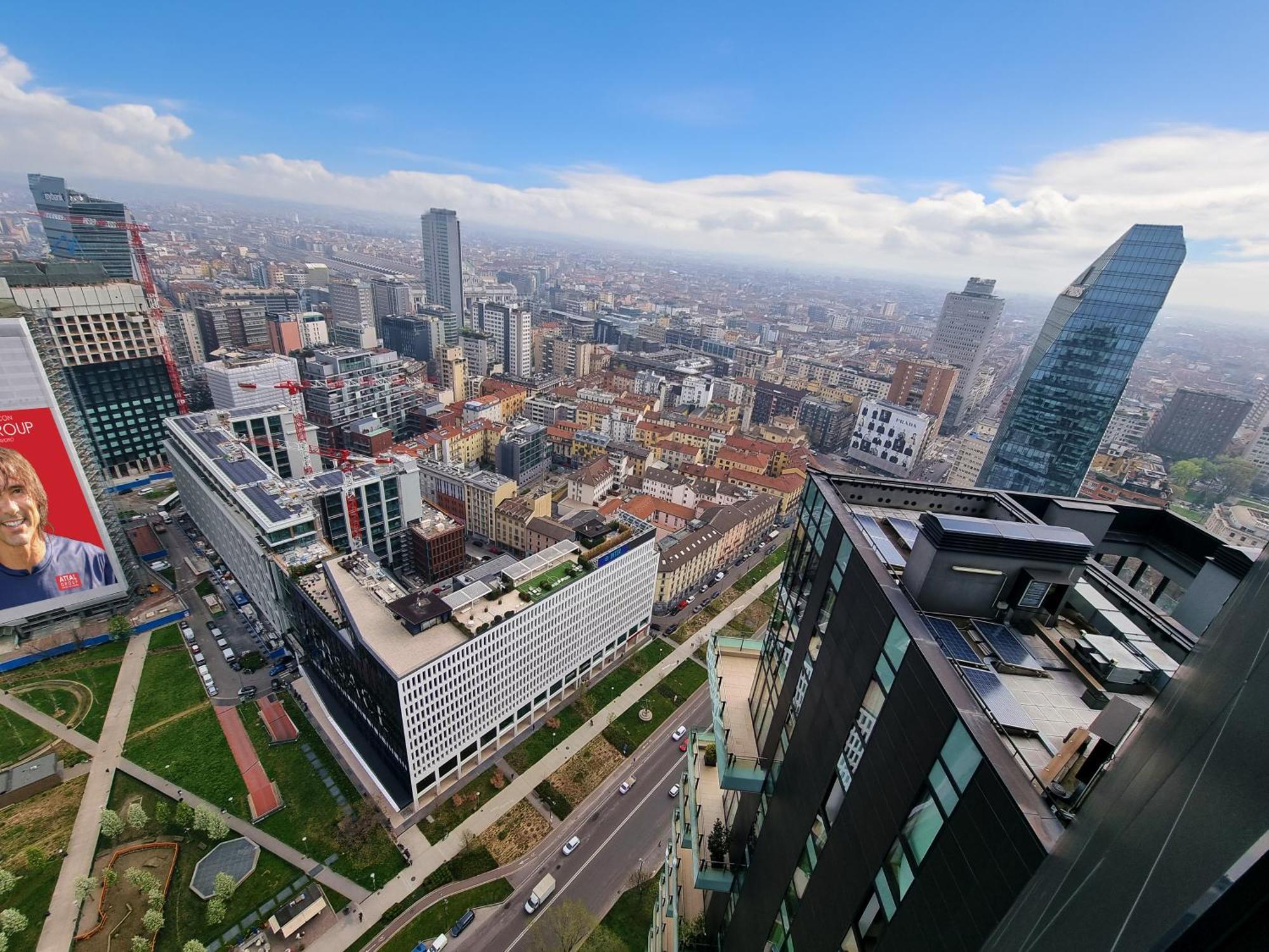 Skyline Solaria Milano, Milan